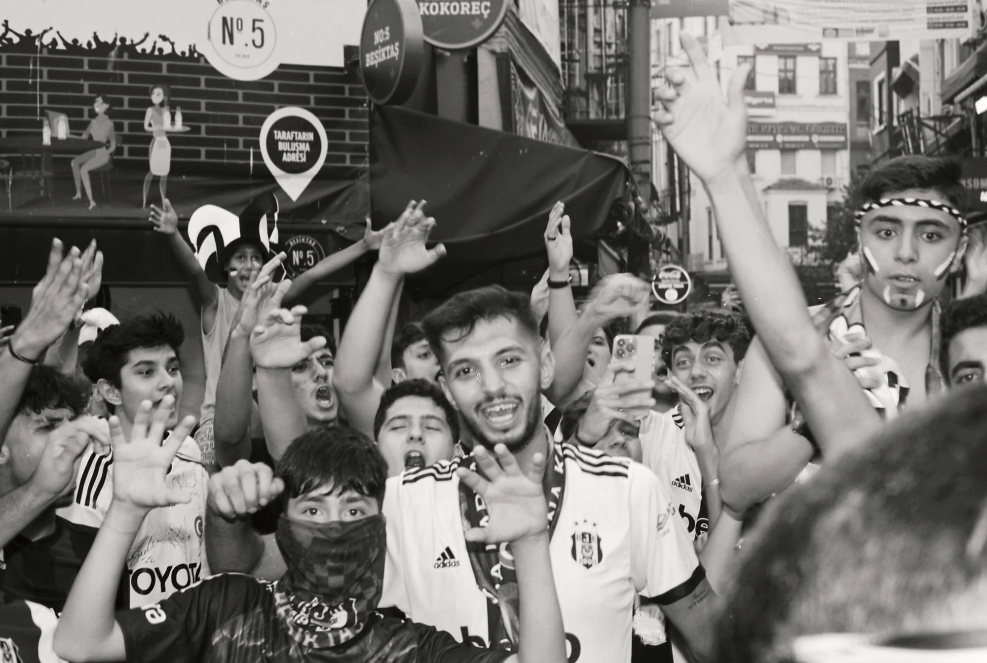 BLACK EAGLES FLY FOREVER - BEING BESIKTAS FROM BIRTH